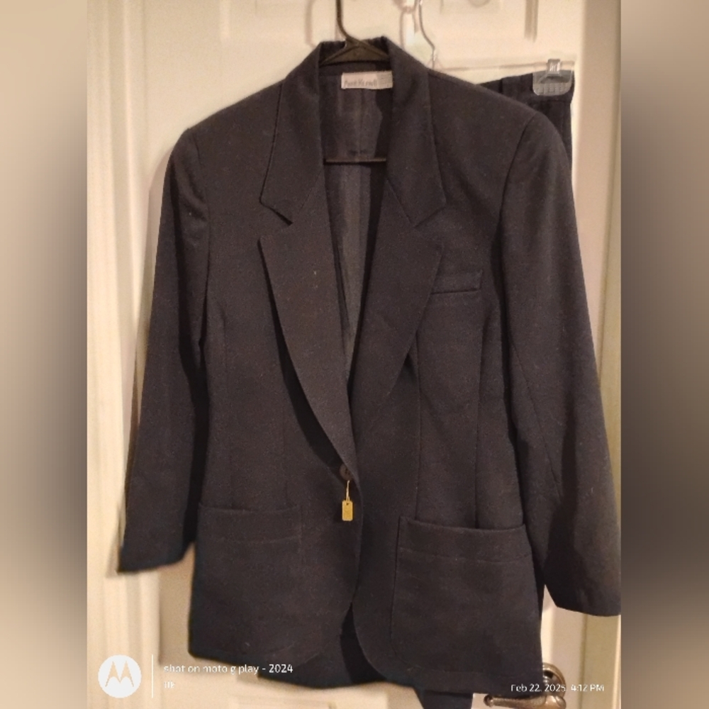 Anne Klein 11 navy suit